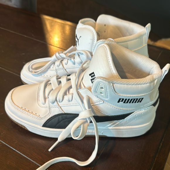 Puma Youth size high tops- new without tags - Picture 1 of 6